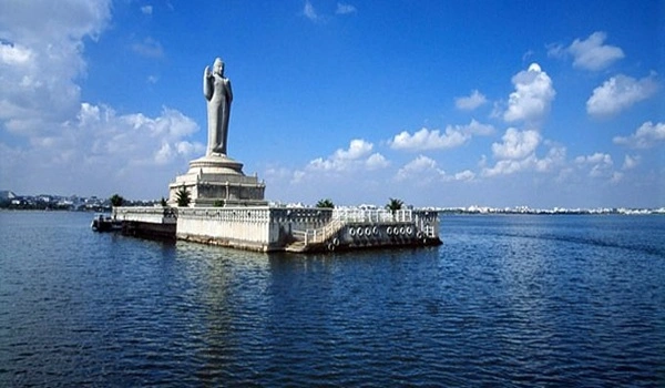Scenic drive from Kompally to Hussain Sagar Lake through Hyderabad